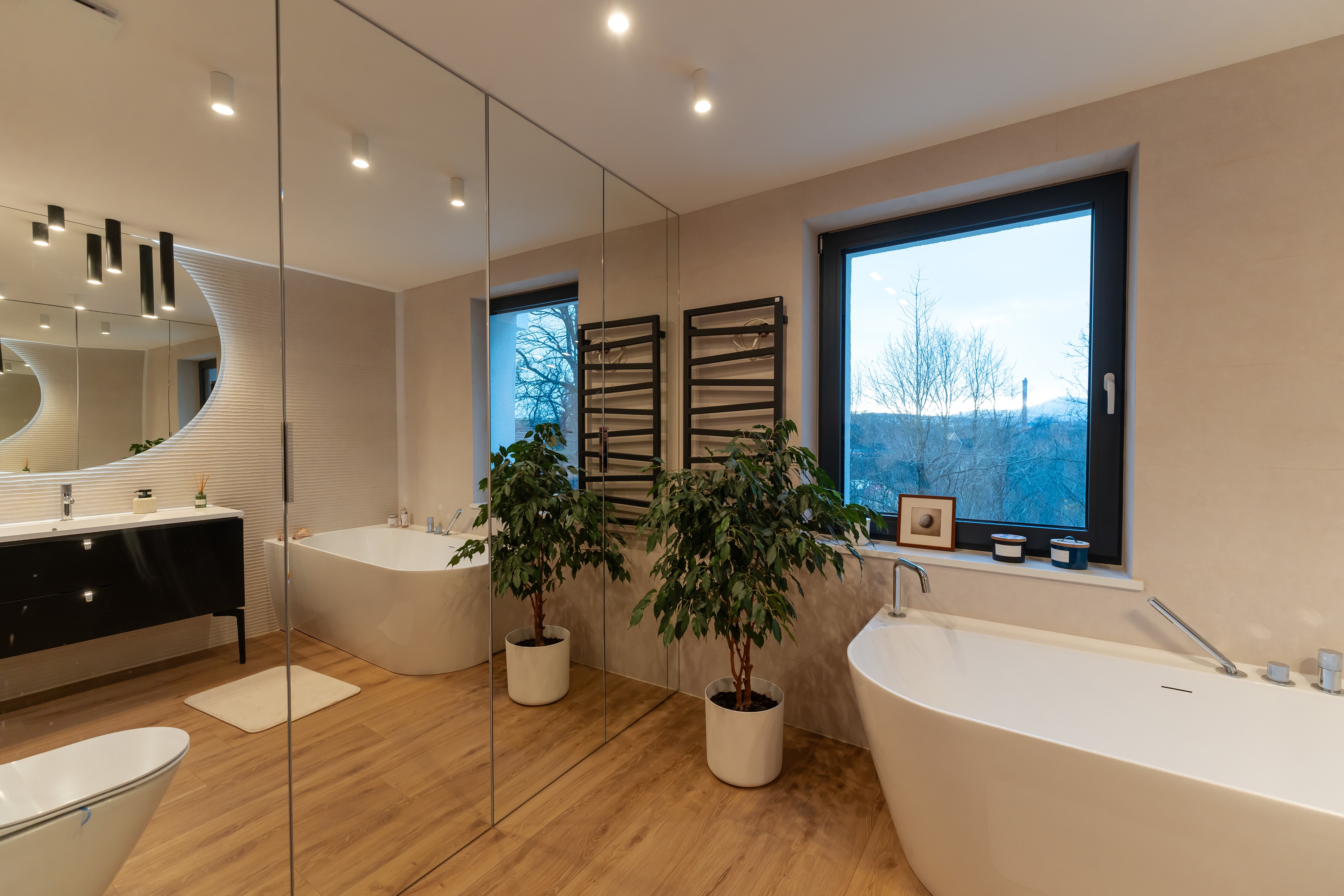 Minimalistyczna łazienka z wolnostojącą wanną – projekt Anna Berner Paluch | Architektura Wnętrz New Design Sp. z o.o.